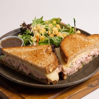TUNA SANDWICH